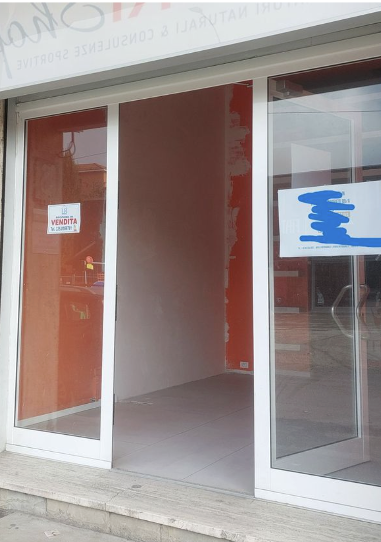 Locale in Vendita in strada di Forte Passaggio