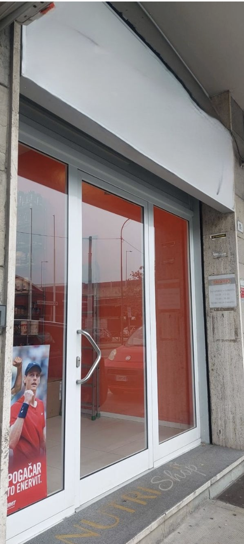 Locale in Vendita in strada di Forte Passaggio